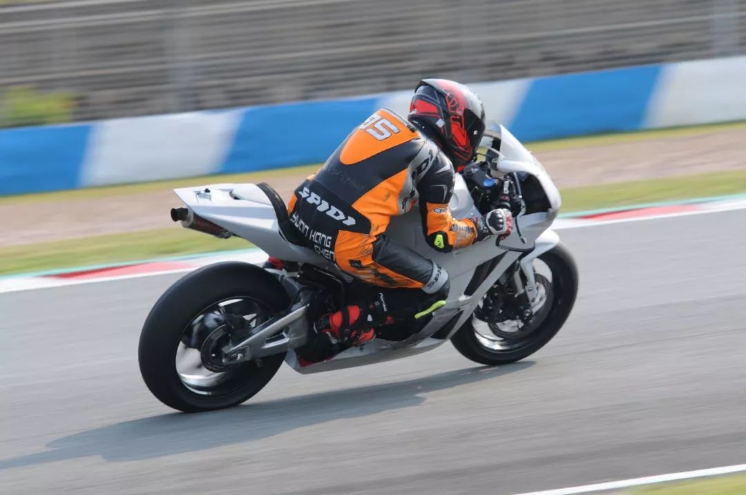 Kaiyun官方入口 蒂姆在DWG比赛中赛况扑朔迷离，赛事规则更新引发热议！