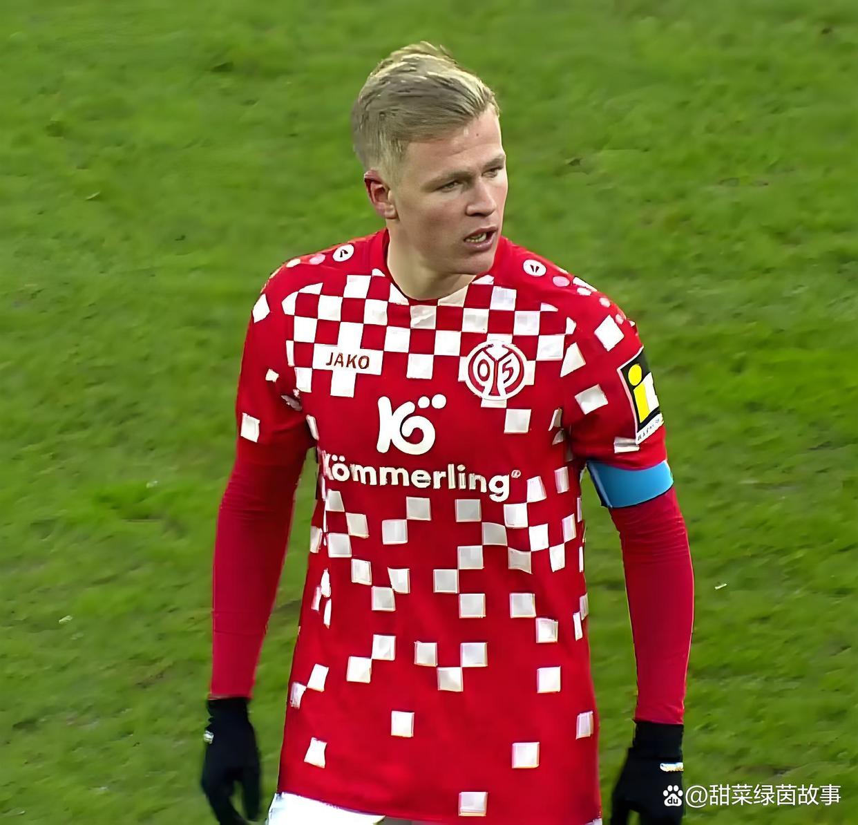 开云体育直播平台门兴格拉德巴赫训练开放日，今夜防线松动引欢呼，意大利杯在即，年轻球员得到机会的简单介绍